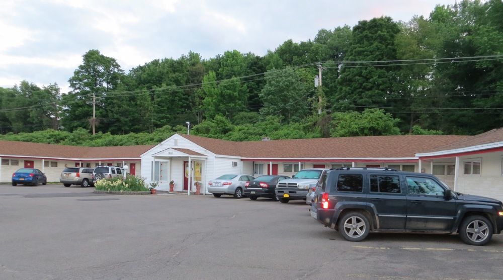 Cortland Motel Exterior photo